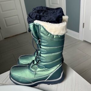 Lands' End Green and Blue Quilted Winter Boots. Size women’s 8.5 or kids 7.
